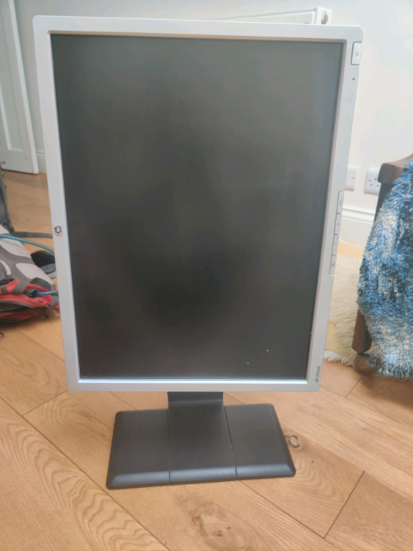 HP LP2065 LCD monitor with stand 20 